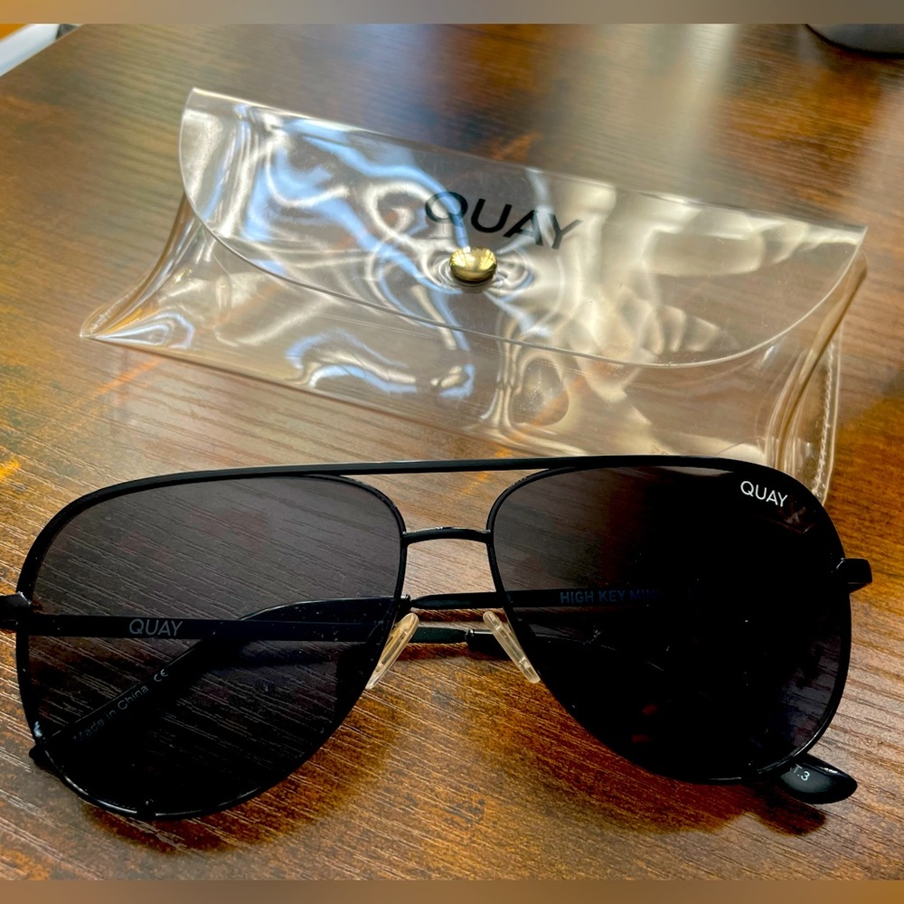 Quay High-Key Mini Black Smoke
